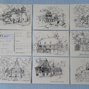 Diese schönen Postkarten mit Kelkheimer Motiven verteilte Hildegard am Tag der Nachbarn mit der Kelkheimer Bürgerstiftung in der Nachbarschaft. (Bild: Kelkheimer Bürgerstiftung)
