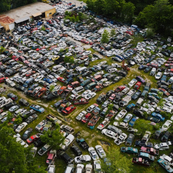 Müllhandel mit gebrauchten Autos (Bild: Kelly Lacy)